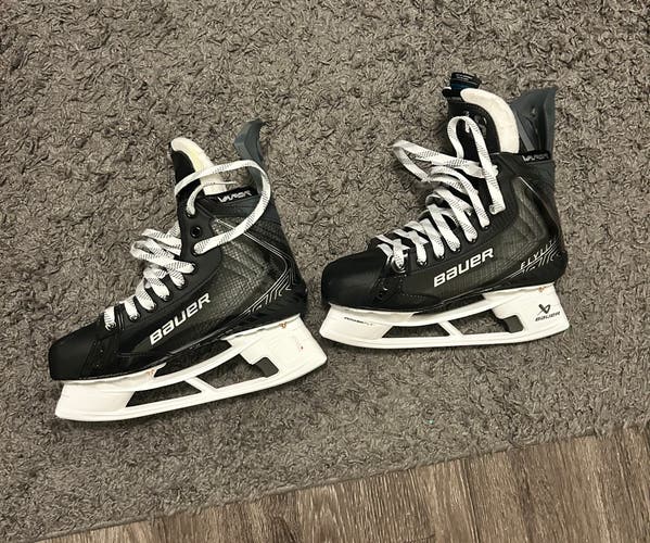 Black 2025 Bauer Vapor Flylite Hockey Skates Regular Width 8 (New)