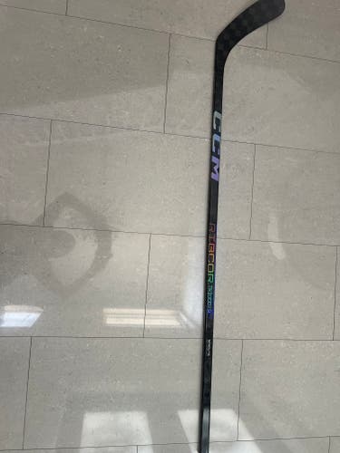 Youth CCM Ribcor Trigger 9 Pro Right Handed Hockey Stick P29 30 Flex (Used)