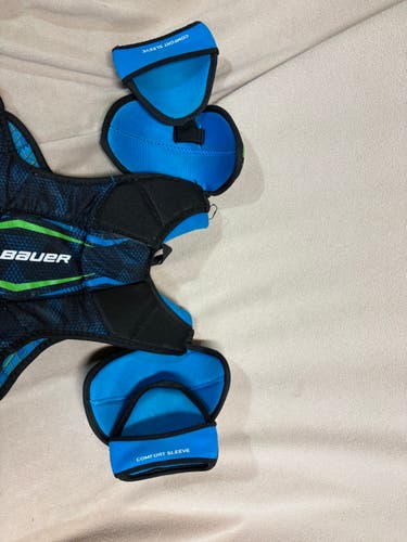 Small Junior Bauer Shoulder Pads (Used)
