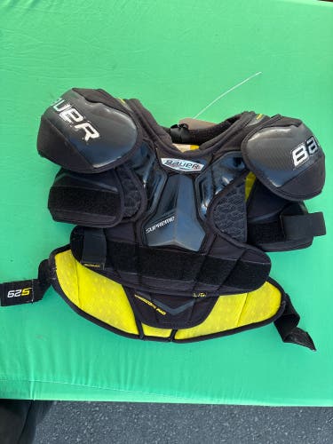 Large Junior Bauer Supreme S29 Shoulder Pads (Used)