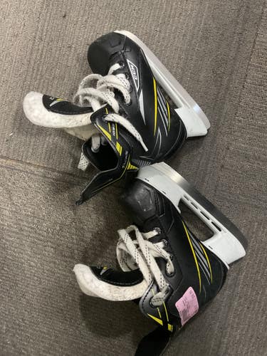 Used CCM TACKS 1092 Youth Hockey Skate Youth 10.0 11614-S000245277