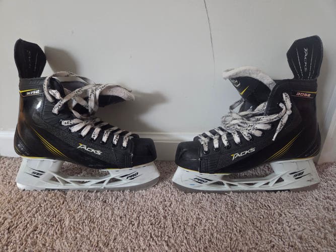 CCM Tacks 3052 Hockey Skates Regular Width Size 5.5 (Used)