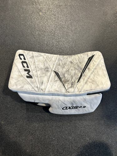 Intermediate CCM Axis 2.9 Regular Goalie Blocker