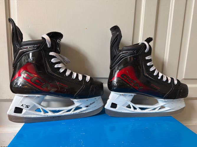 2025 CCM JetSpeed FT890 Hockey Skates Regular Width Size 3.5 (Used)