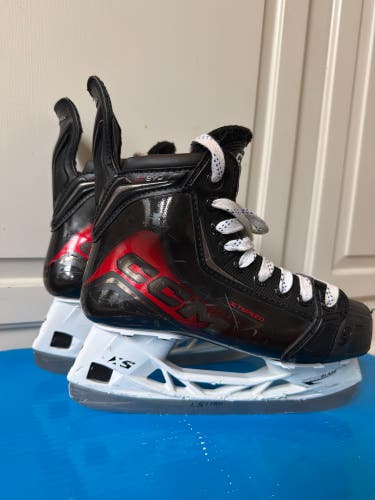 2025 CCM JetSpeed FT890 Hockey Skates Regular Width Size 3.5 (Used)