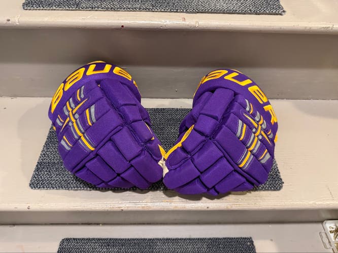 Bauer Vapor 4-Roll Pro Hockey Gloves 13" – Purple/Gold