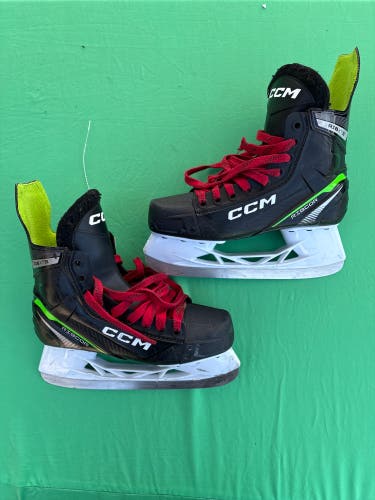 CCM Ribcor RIB XT Hockey Skates 5 (Used)