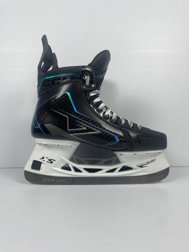 Like New Size 9 Regular Senior CCM Vizion Hockey Skates