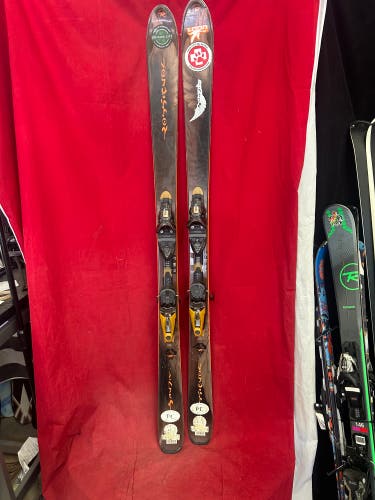 Skis: Rossignol Bandit all-mountain 166cm skis, 
Bindings: Rossignol bandit 
binding range:265-377mm