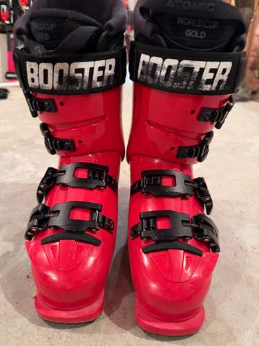 Current model year Mondo 24 & 24.5 Unisex Atomic Redster STR1 Ski Boots 70 Flex (Used)
