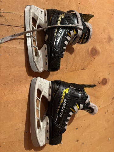 2022 Bauer Supreme M4 Hockey Skates Regular Width 11 (Used)