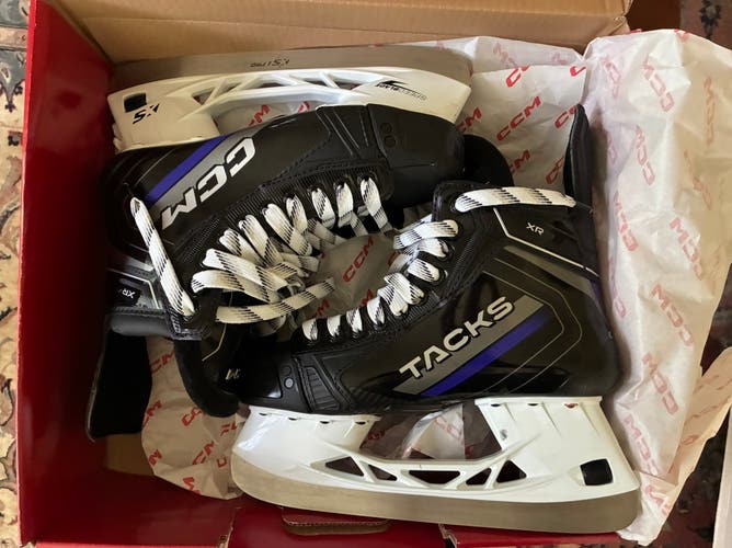Black/white/blue CCM Tacks XR75 Hockey Skates Regular Width 7 (like new—2 hours of use)