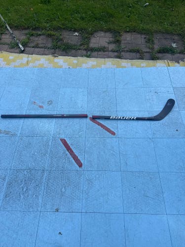 BROKENSenior Bauer Vapor X5 Pro Left Hand Hockey Stick P92 70 Flex (Used) WORKS FOR REPAIR