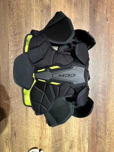 Large Junior CCM Tacks XF 80 Shoulder Pads (Used)