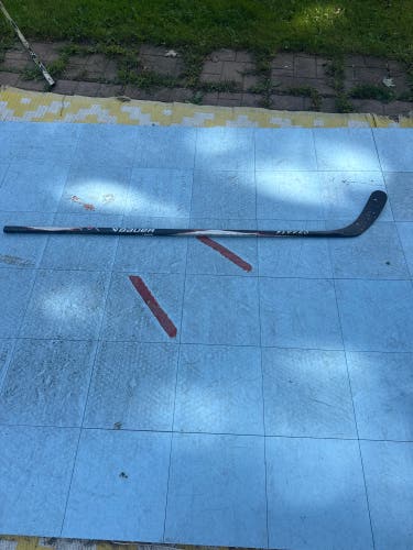 BROKEN Senior Bauer Flypro Right Handed Hockey Stick P92 77 Flex (Used)