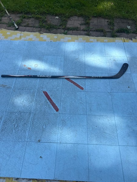 BROKEN Senior Bauer Flypro Right Handed Hockey Stick P92 77 Flex (Used)