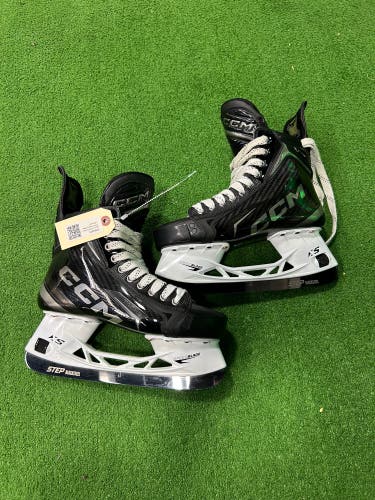 Senior CCM Tacks XF Pro Hockey Skates 8.0 | CCM Regular Fit (Used)