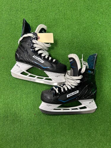 Intermediate Bauer XLP Hockey Skates Regular Width Size 5.0 (Used)