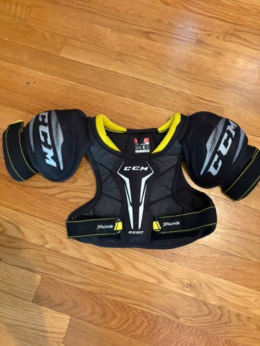 Kids Small Junior CCM Tacks 9550 Shoulder Pads Pro Stock (Used)
