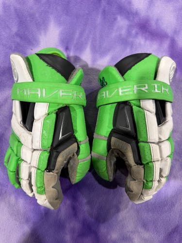White 12" Goalie Maverik M6 Lacrosse Gloves (Used)