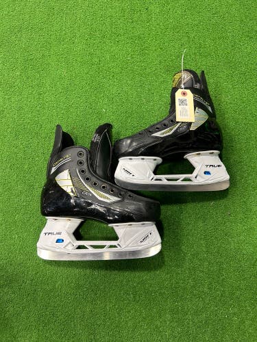 Intermediate True Catalyst 5 Hockey Skates Regular Width Size 4.5 (Used)
