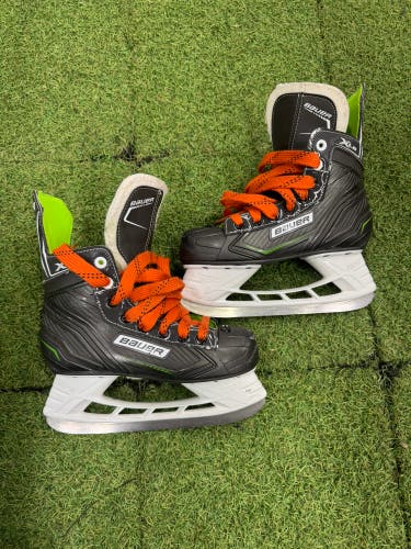 Junior Bauer XLS Hockey Skates Regular Width Size 3 (Used)