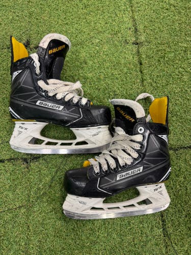 Junior Bauer Supreme S170 Hockey Skates Regular Width Size 2.5 (Used)