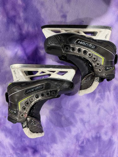 Junior Bauer Elite Hockey Goalie Skates Regular Width Size 2.5 (Used)