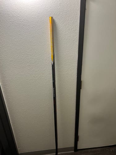 Senior Bauer fuse Right Handed Hockey Stick P28 77 Flex (New)