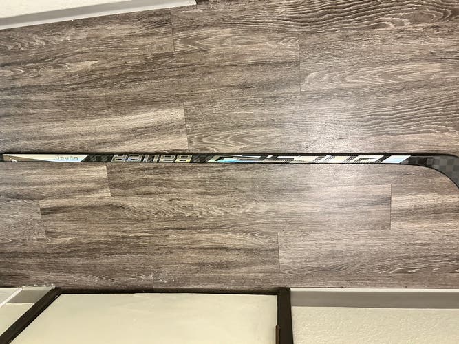 Senior Bauer Pulse Right Handed Hockey Stick P92 65 Flex (New)