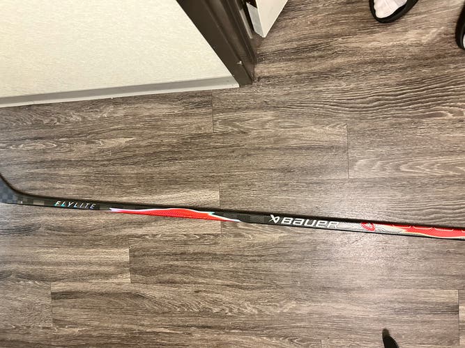 Senior Bauer Vapor Flylite Right Handed Hockey Stick P92 82 Flex (New)