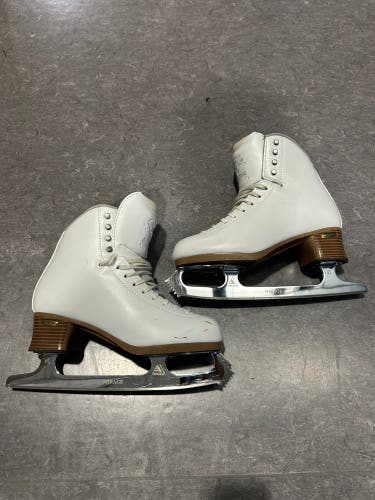 Jackson Elle Figure Skates | Size 7.5