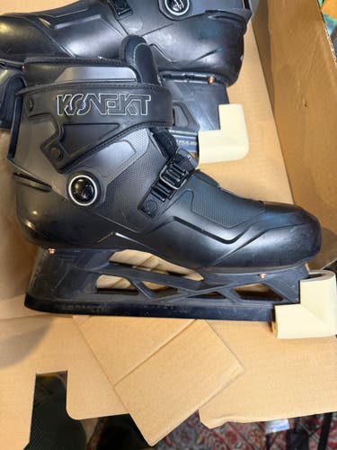 2025 Bauer Konekt Hockey Skates Regular Width 7 (Used)