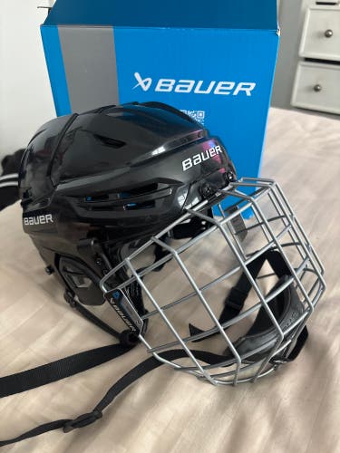Medium Bauer Re-Akt 55 Helmet (Used)