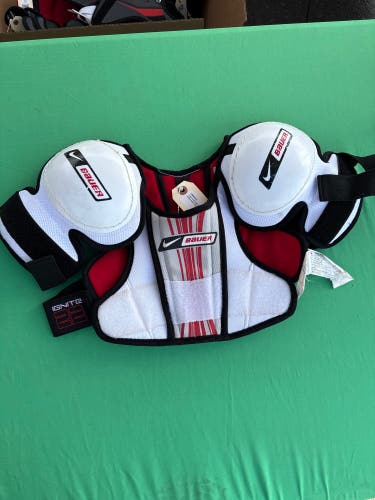 Bauer Nike Ignite 22 Shoulder Pads | Youth Large