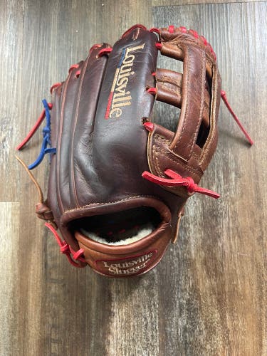 Louisville Slugger Icon RH Infield Baseball Glove 11.75" (Used)