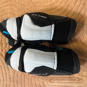 Junior Medium CCM JetSpeed FT680 Elbow Pads (Used)