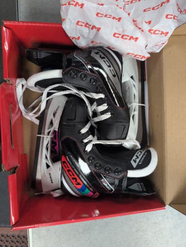 CCM JetSpeed FT680 Youth Hockey Skates Regular Width (New)
