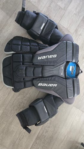 Medium 2022 Bauer Elite Goalie Chest Protector (Used)