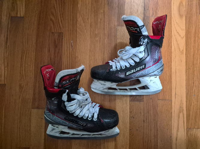 Black/Gray Bauer Vapor X4 Hockey Skates 7.5 (Used)