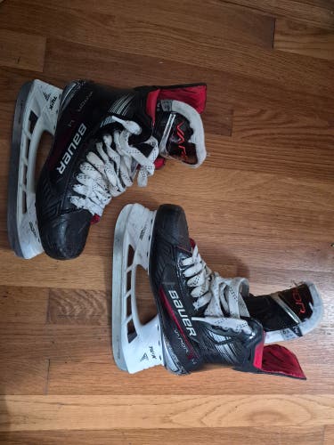Black 2025 Bauer Hockey Skates 6.5 (Used)