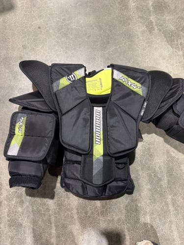 Intermediate Small / Medium Warrior Ritual X4 E Goalie Chest Protector (Used)