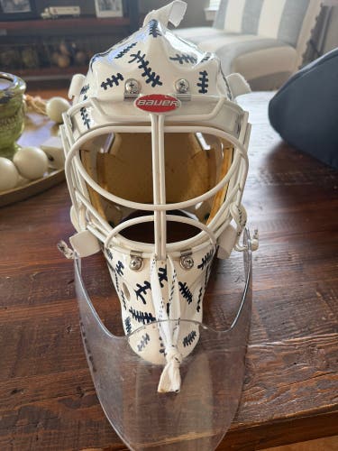 Senior Medium Bauer Profile 950 Goalie Mask (Used)