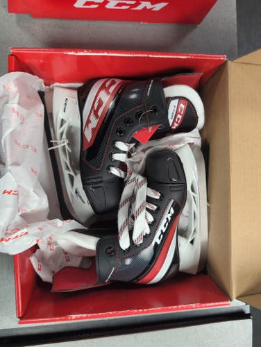 CCM JetSpeed FT485 Youth Hockey Skates Regular Width 11 (New)