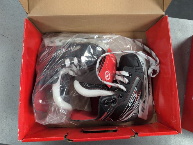 CCM JetSpeed FT480 Hockey Skates Regular Width 8 (New)