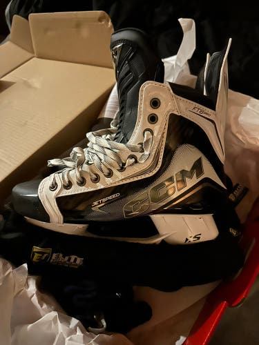 White 2026 CCM JetSpeed FT8 Pro Hockey Skates Wide Width 9.5 (Used)