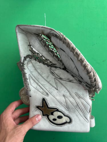 Intermediate Brian's Netzero Goalie Glove Regular (Used)