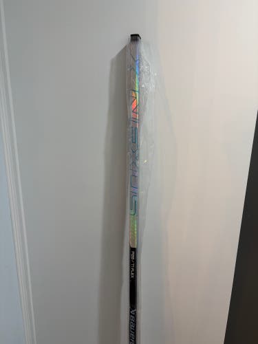 Senior Bauer Nexus Tracer Right Handed Hockey Stick P28 77 Flex (New)