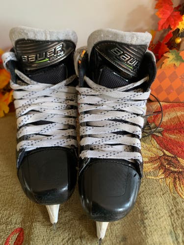 2021 Bauer Elite Hockey Goalie Skates Regular Width Size 4 (Used)