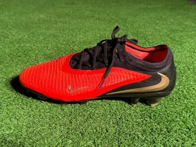 Men's Size M 10.5 Nike Phantom 6 Elite Cleats